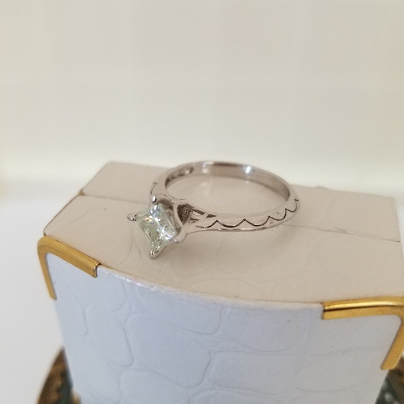 MOISSANITE RING - Picture 2 of 8